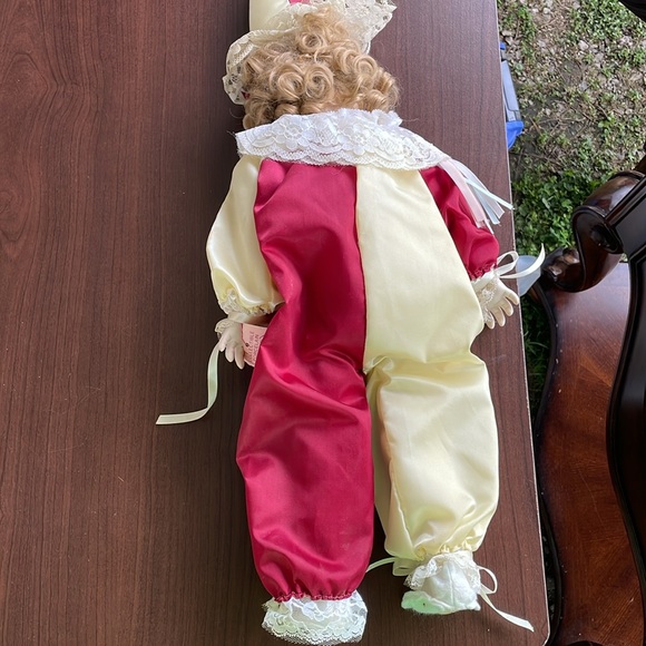 Doll with porcelain head, feet, and hands - Picture 4 of 6
